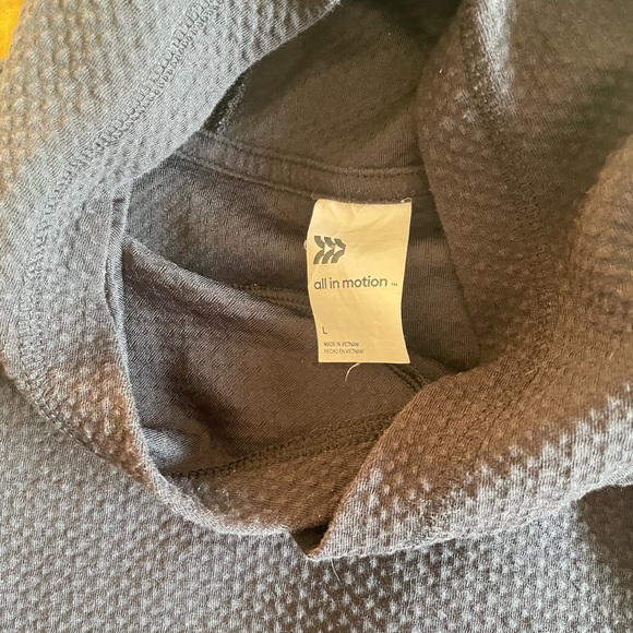 All in Motion Black Slightly Cropped Hoodie with thumb holes Size Large - Picture 2 of 2